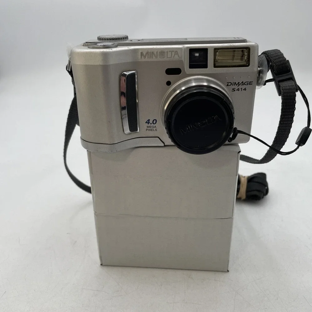 Konica Minolta DiMAGE Xg Digital Camera Silver 5.1-17.1mm Zoom Lens Compact